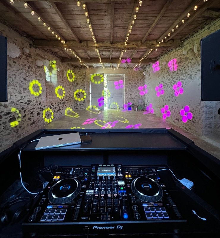 Équipements DJ & Contrôleurs