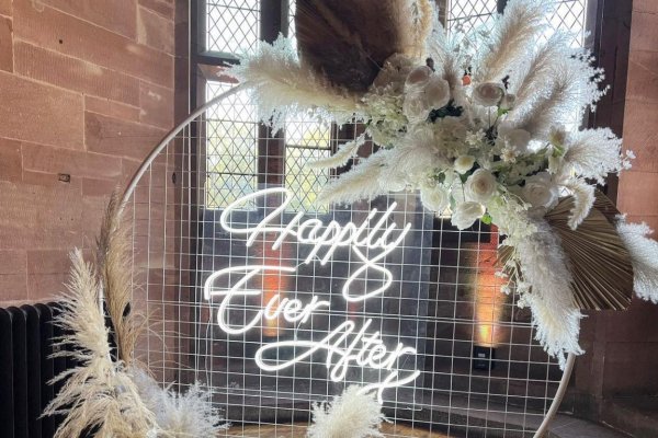 How Much Do Wedding Arches Cost to Hire in France?